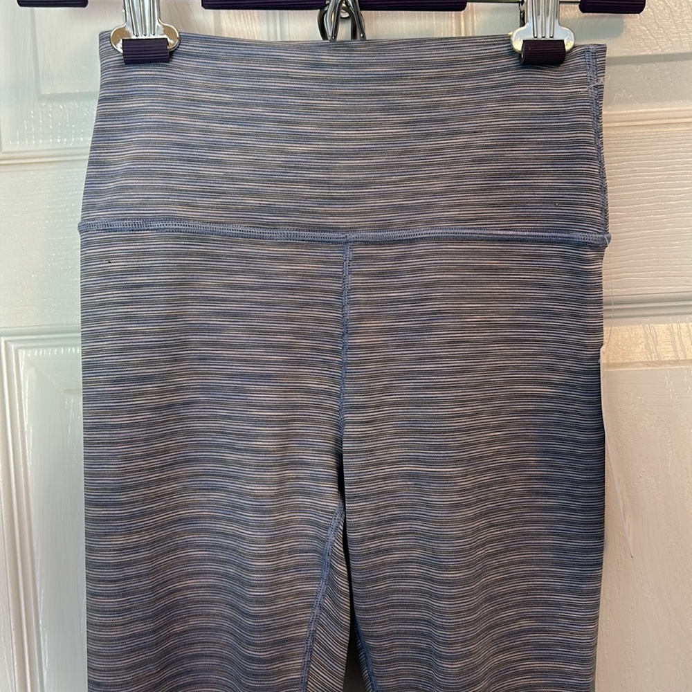 NWT Blue striped Athleta Transcend 7/8 Leggings - Picture 4 of 5